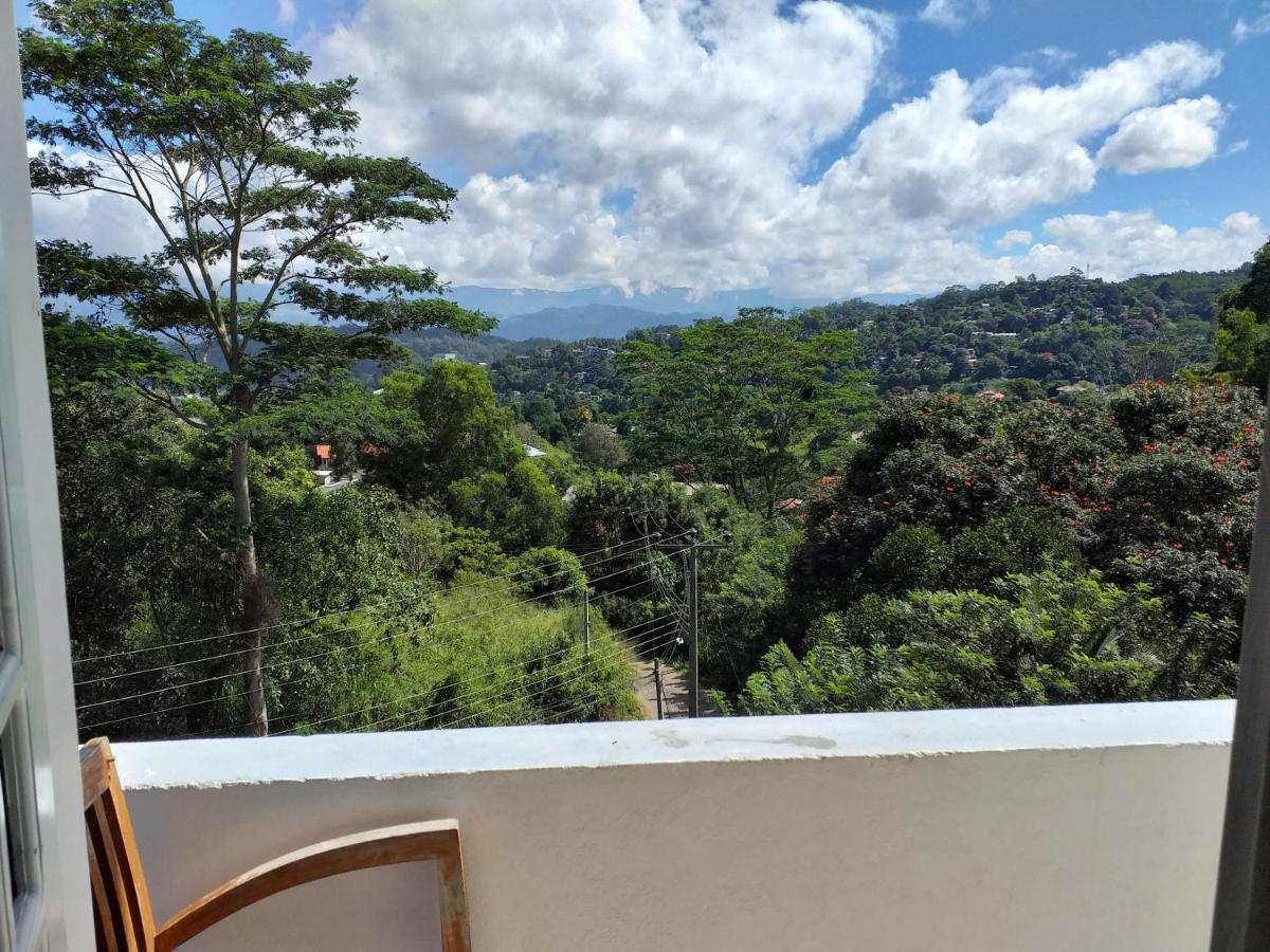Crown Hills Kandy Inn Eksteriør billede