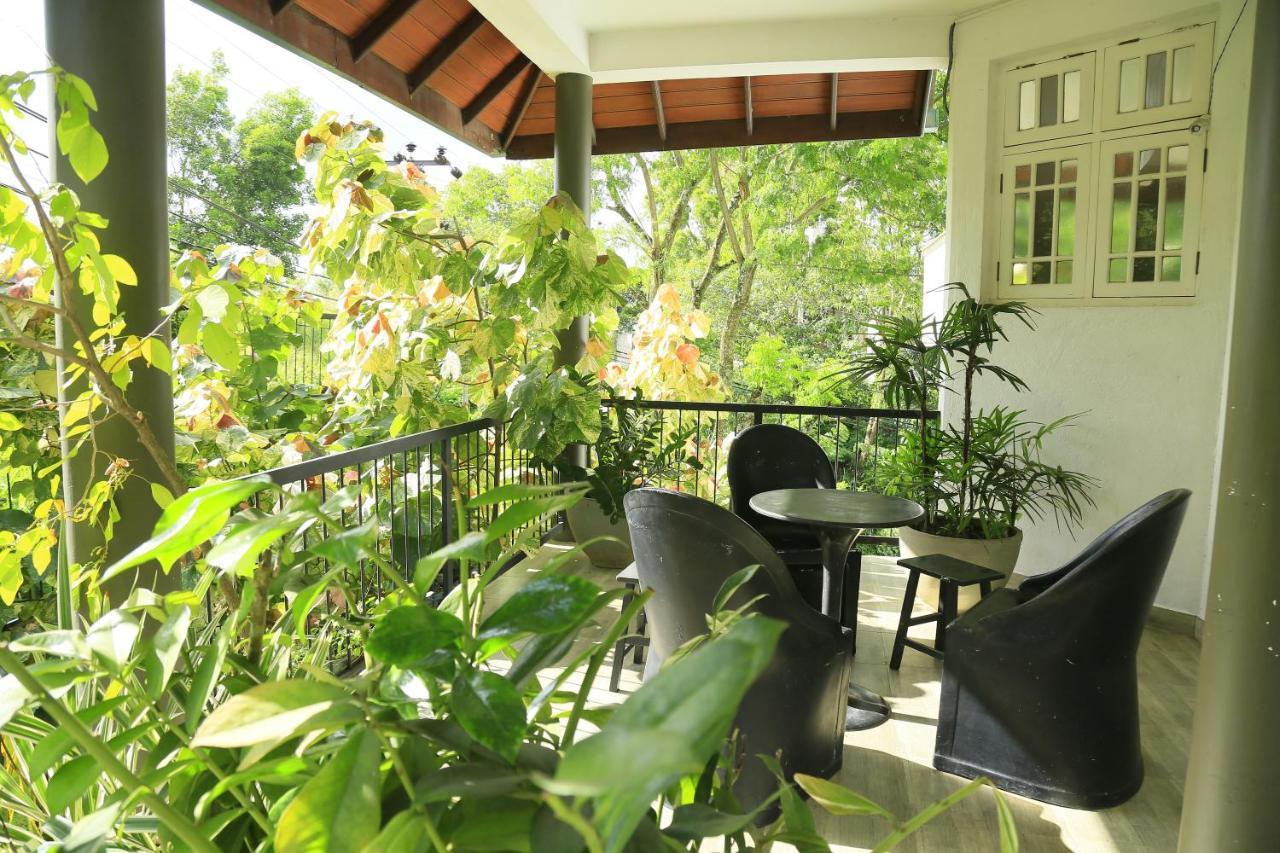 Crown Hills Kandy Inn Eksteriør billede