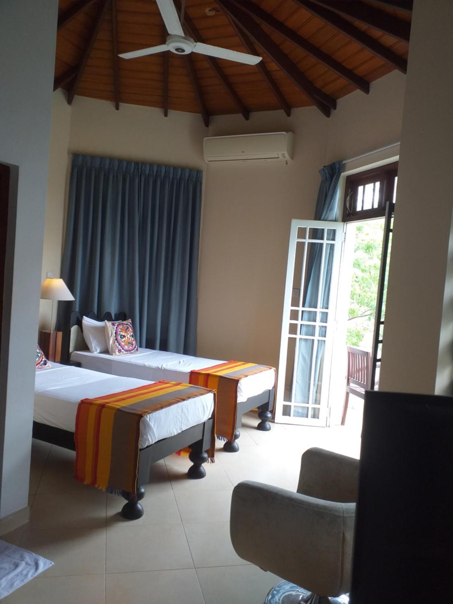 Crown Hills Kandy Inn Eksteriør billede