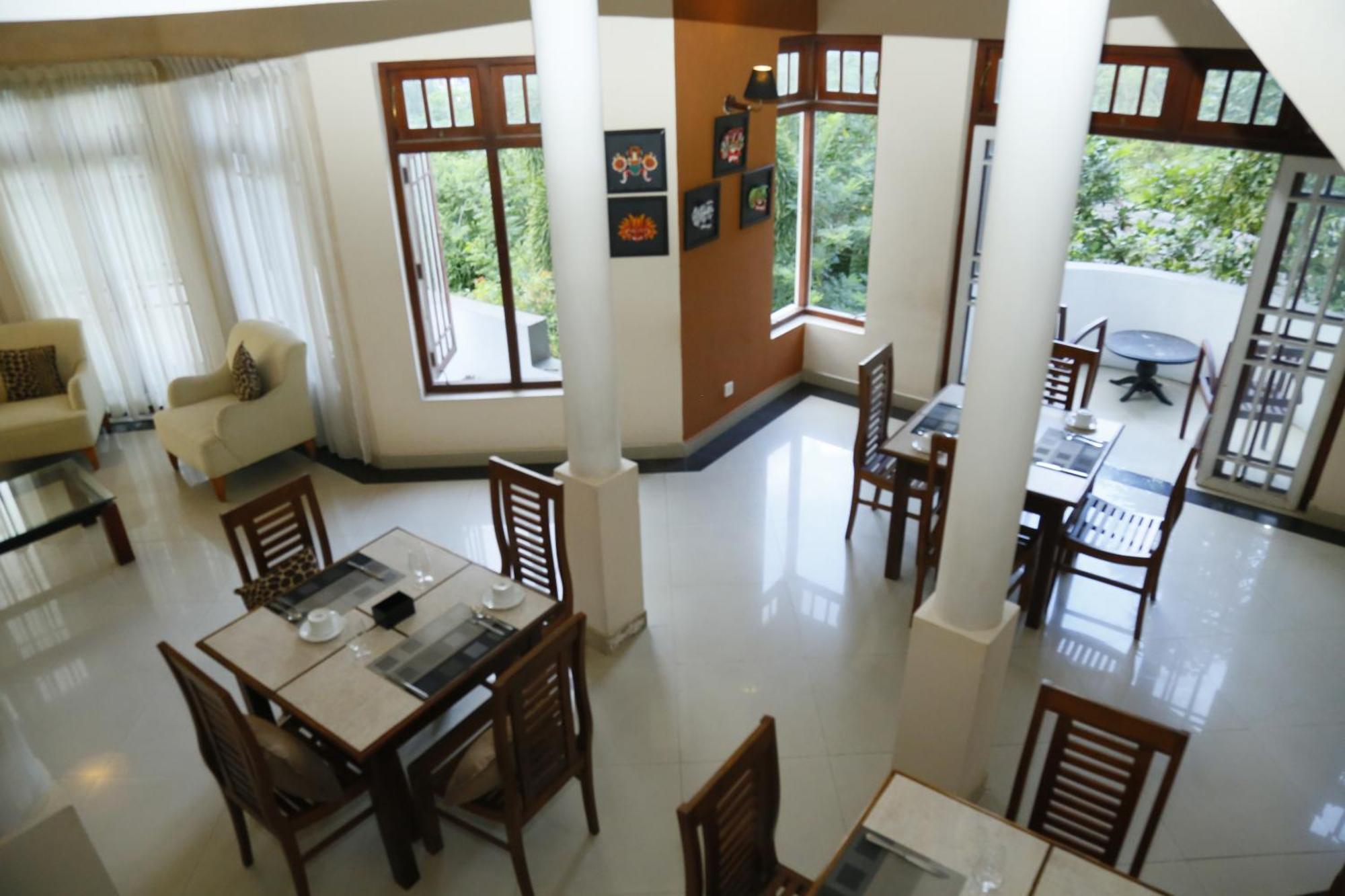 Crown Hills Kandy Inn Eksteriør billede