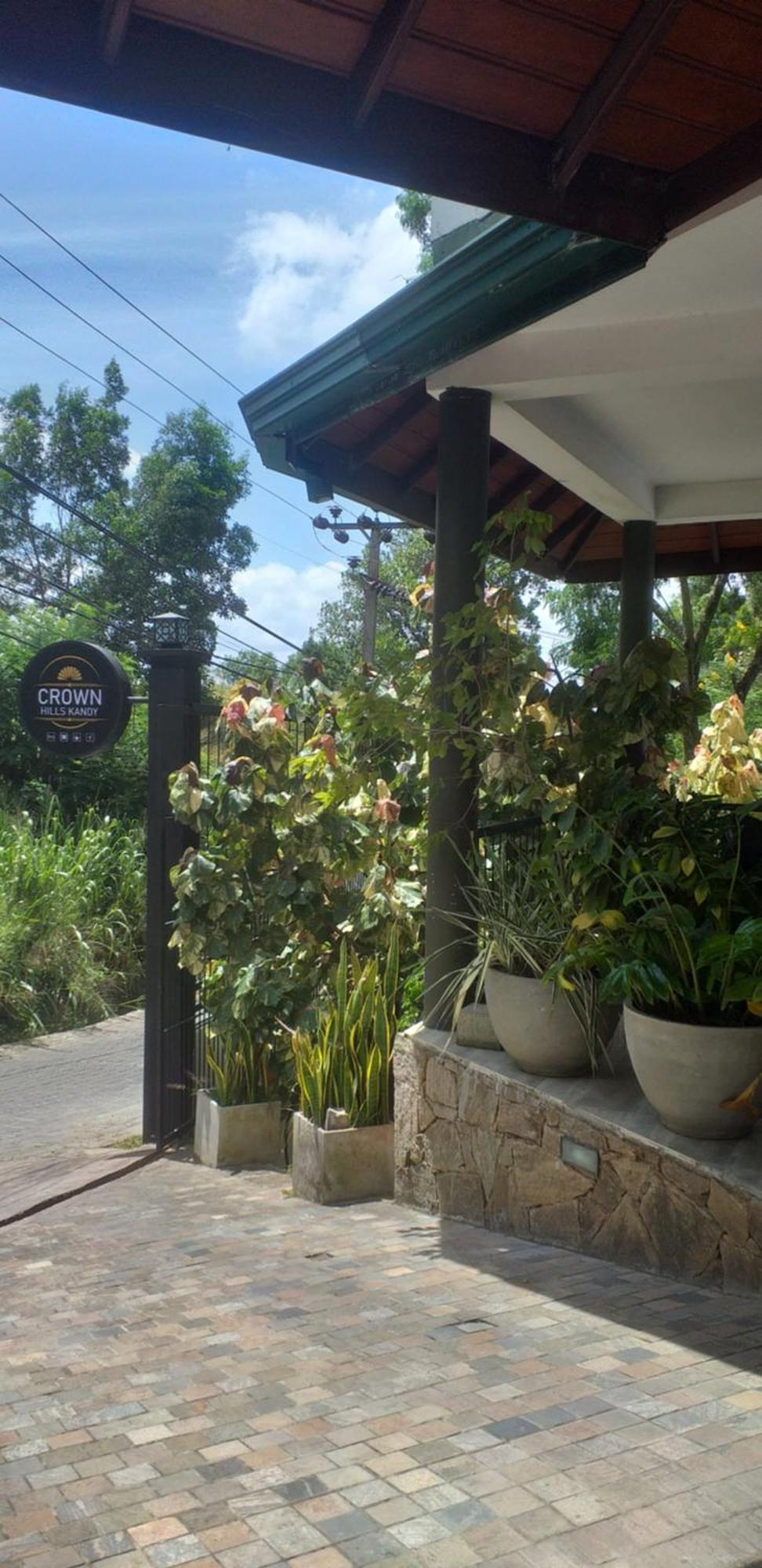 Crown Hills Kandy Inn Eksteriør billede