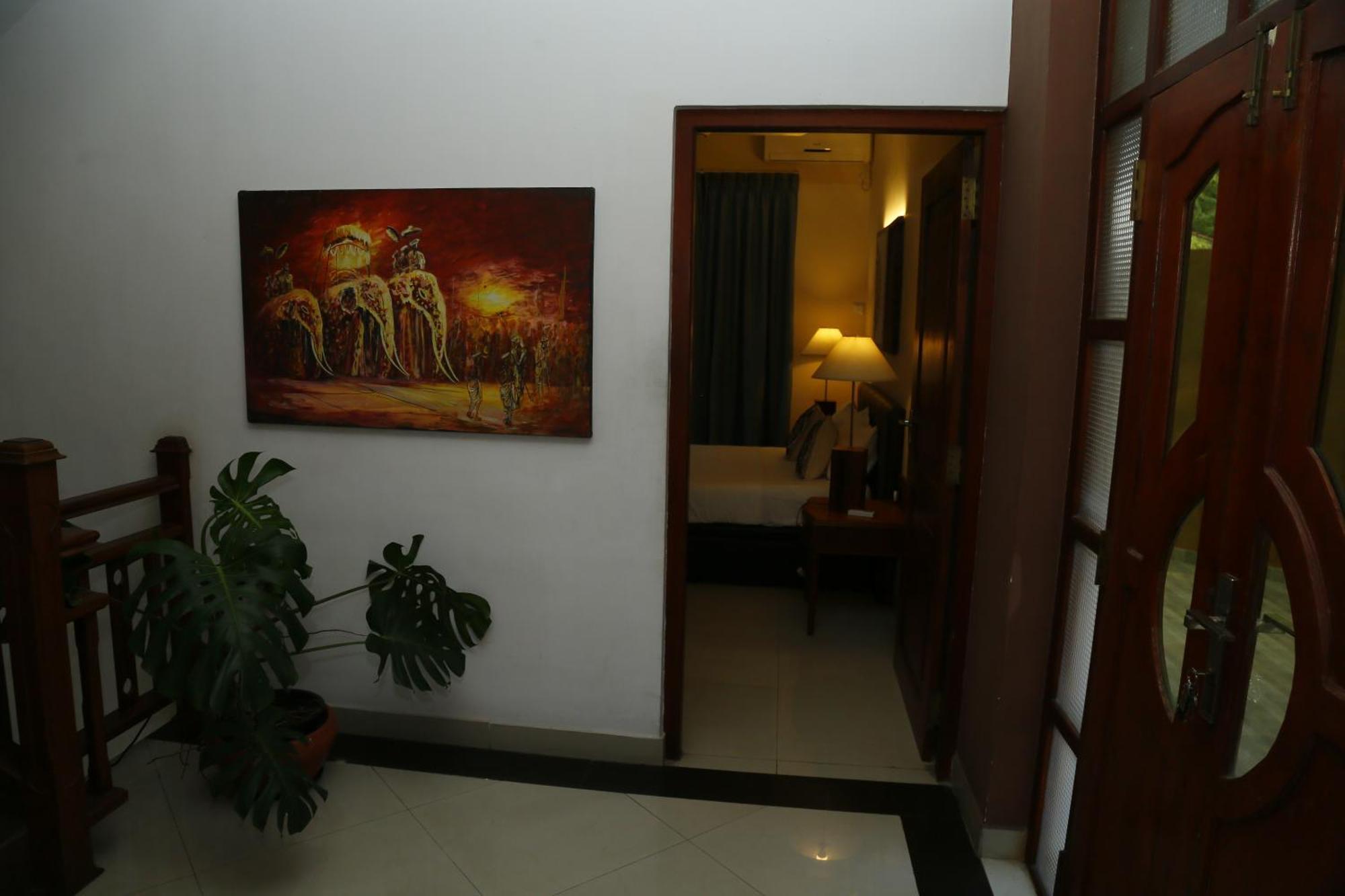 Crown Hills Kandy Inn Eksteriør billede