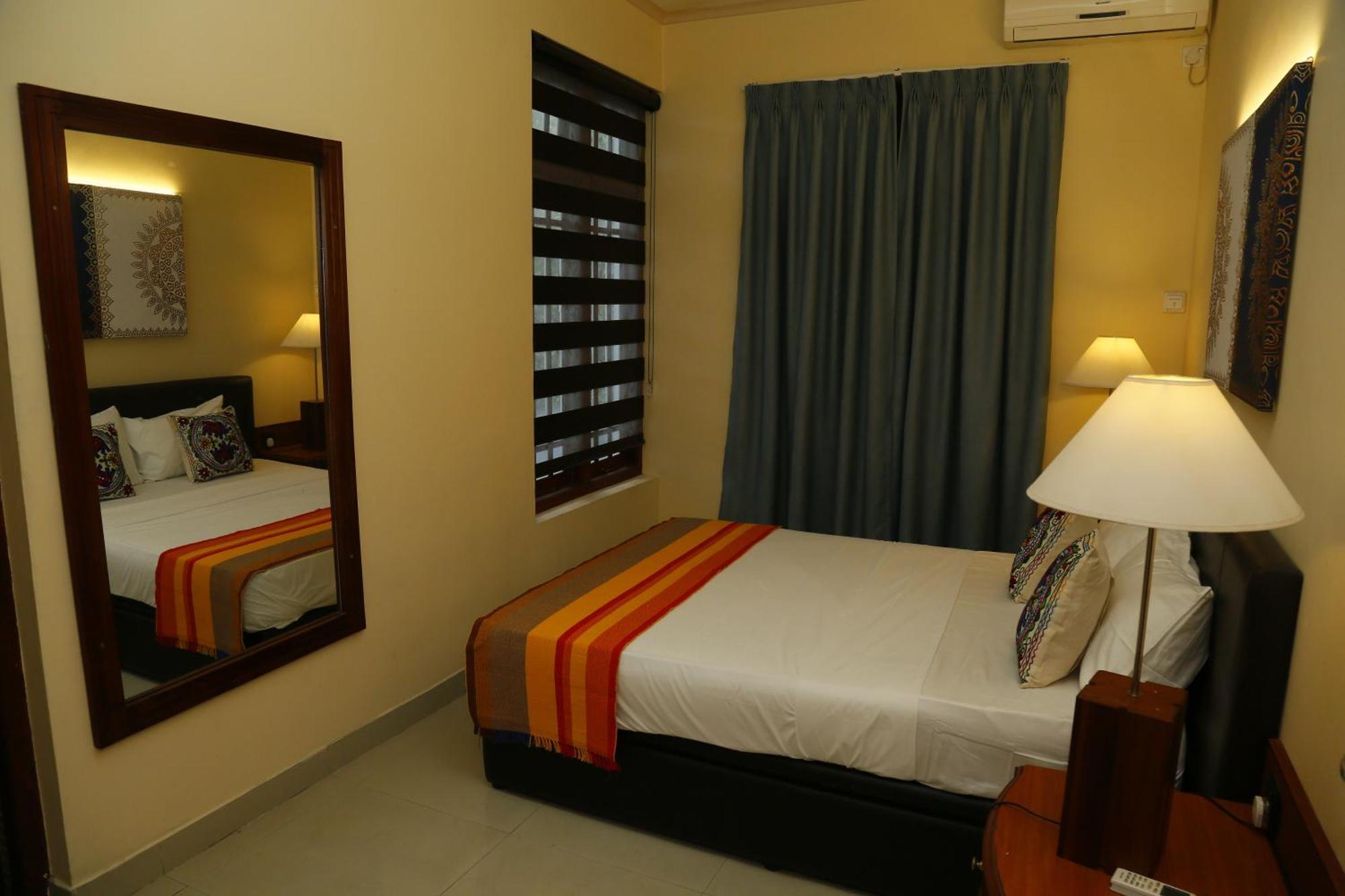 Crown Hills Kandy Inn Eksteriør billede